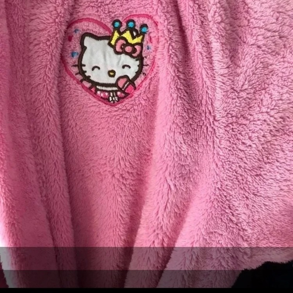Hello Kitty Princess Robe - Picture 9 of 12